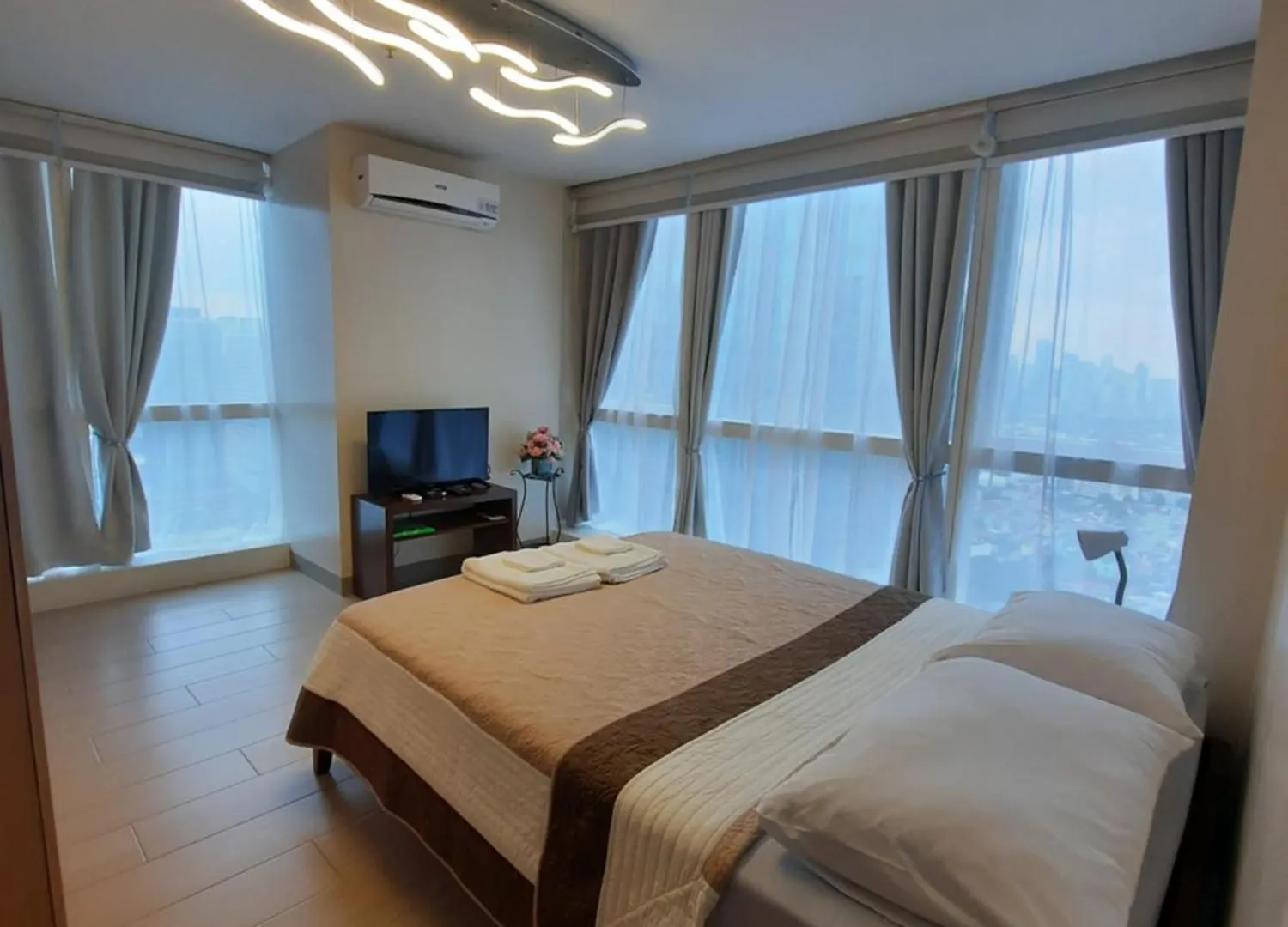 Bonifacio Global City One Uptown Residence-2 Bedroom Manila 0*,